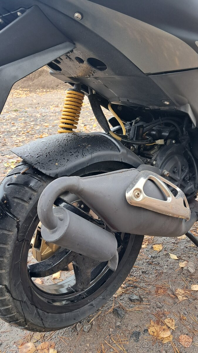 Aprilia SR 50 R 2018 - 11