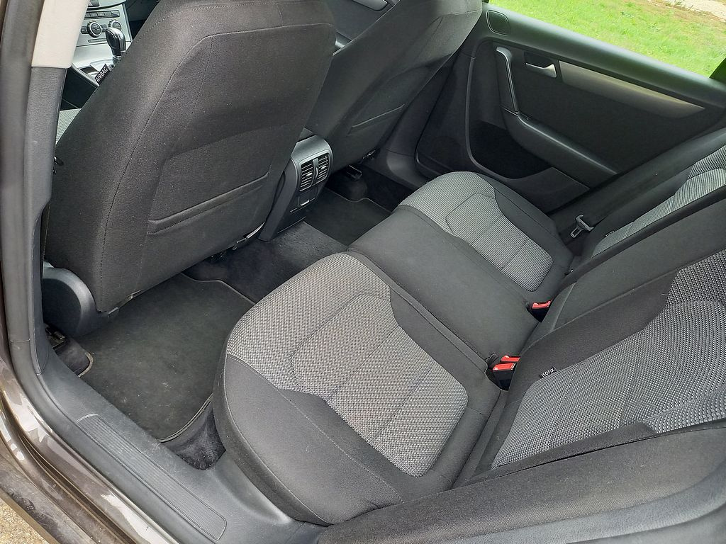 Volkswagen Passat 1.6 TDi-digiklima+alu.kola+Navi+ROZVODY - 11