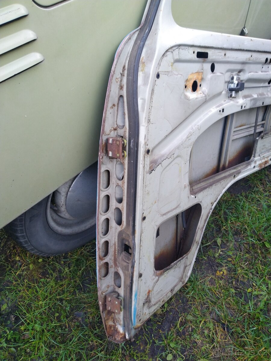 Prodám mnoho dveří i dobré na VW T2 - 11