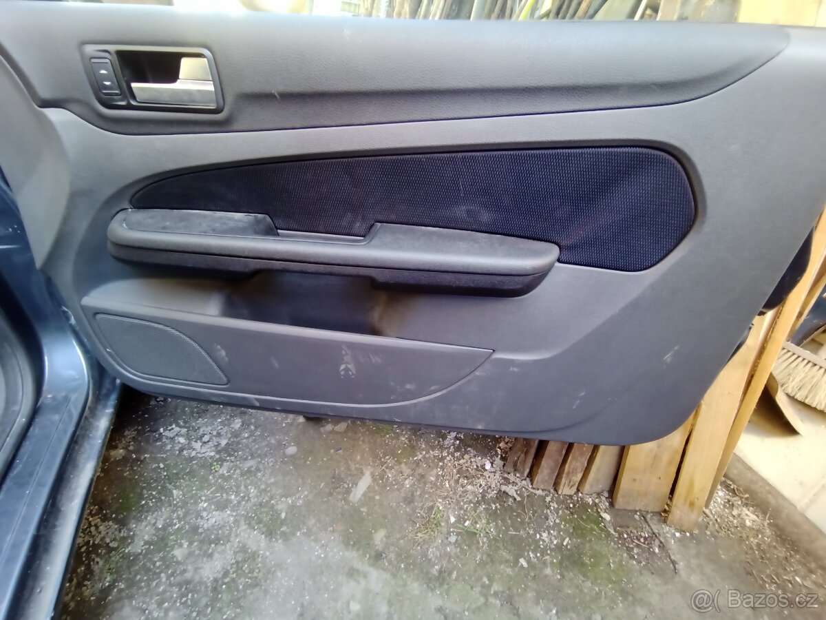 Focus 2006 1.6 16v 3 dveřové kupé HXDA 85 kw - 11