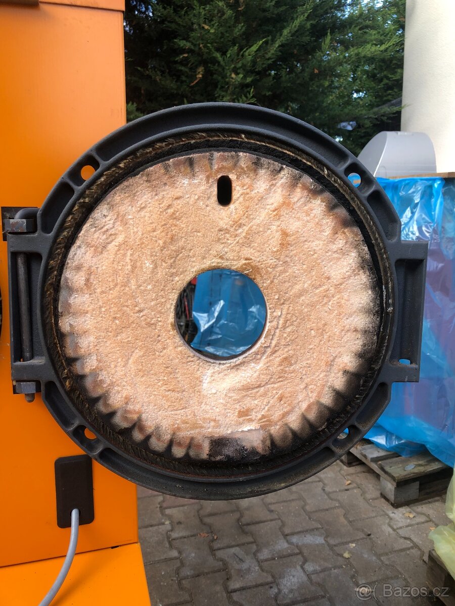 Prodám kotel na olej 17 - 20 Kw - 11