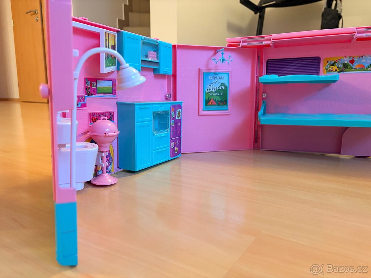 Růžový karavan pro Barbie - 11