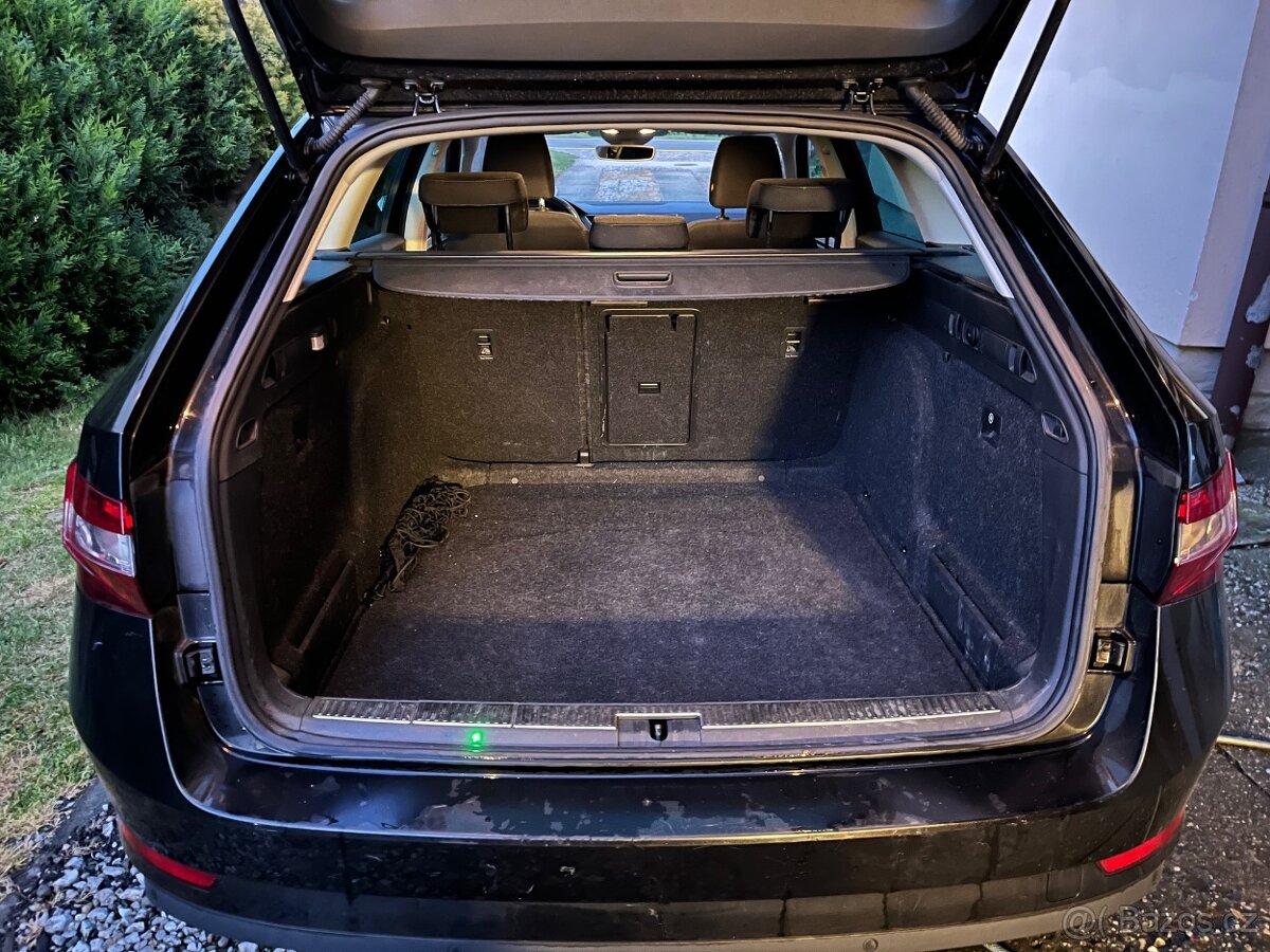 Škoda Superb 2,0 TDI DSG r.v. 2016 combi černé, tažné - 11