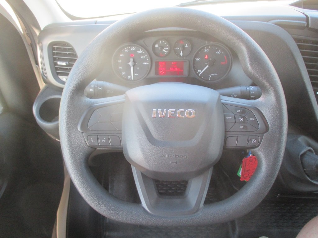 Iveco Daily 35C16, 136 600 km - 11
