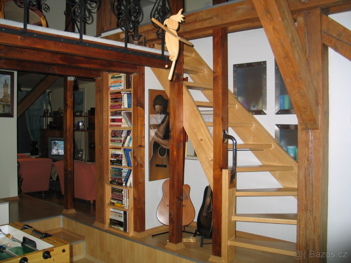 Byt u Riegrových sadů - výhled na Hradčany a okolní střechy - 11