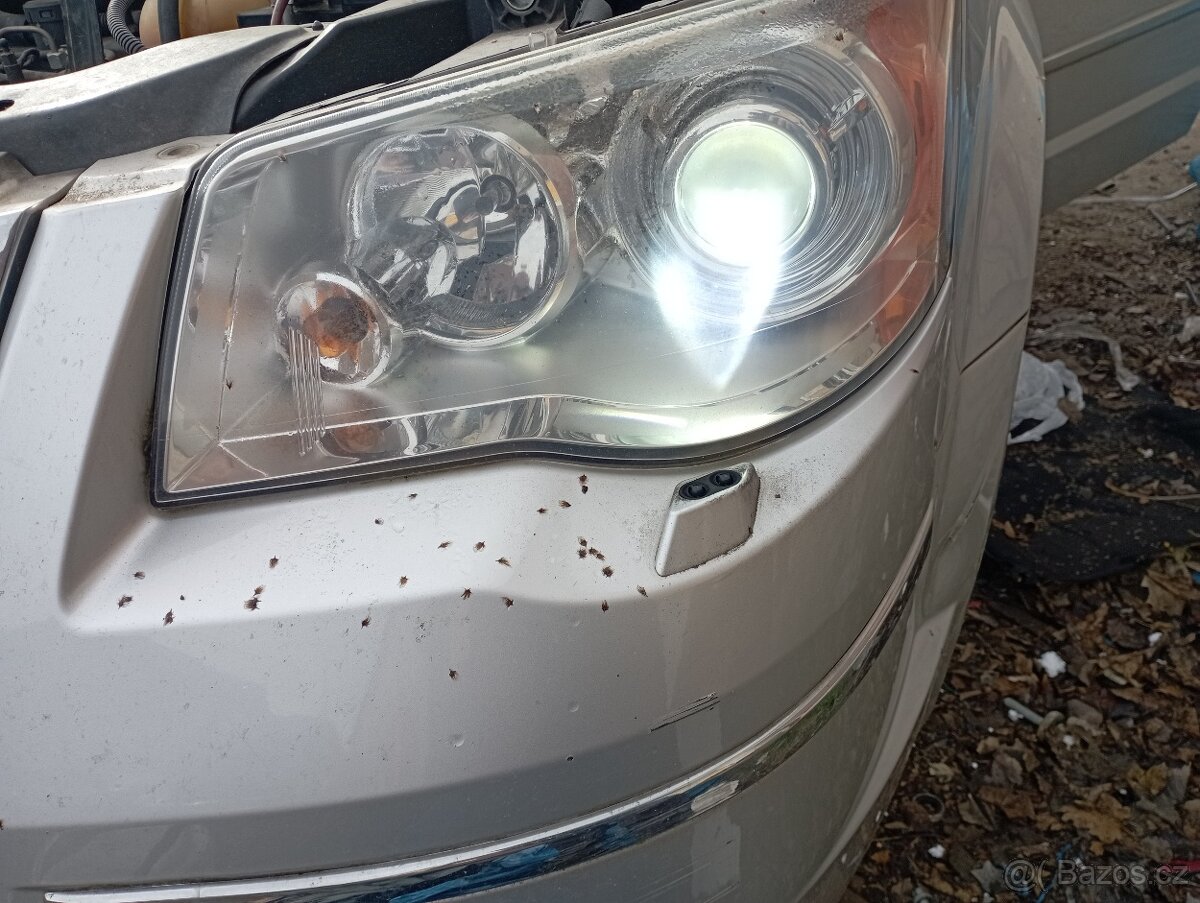 CHRYSLER GRAND VOYAGER V..PŘEDEK Z RV 2009 XENONY APOD. KO - 11