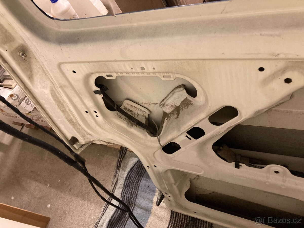 Zadni vrata na VW T4 - 11