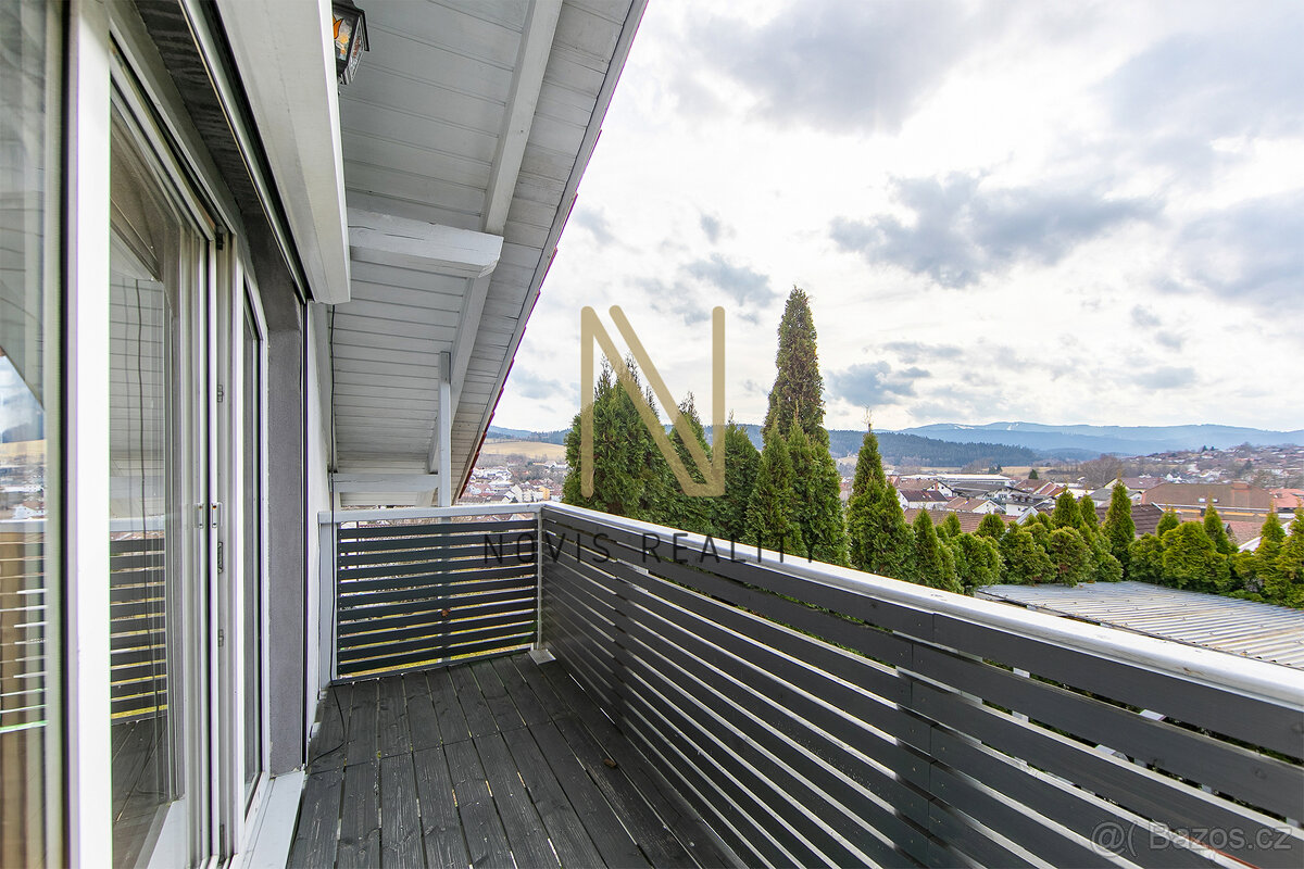 Prodej, rodinný dům se dvěma bytovými jednotkami, 213 m², Re - 11