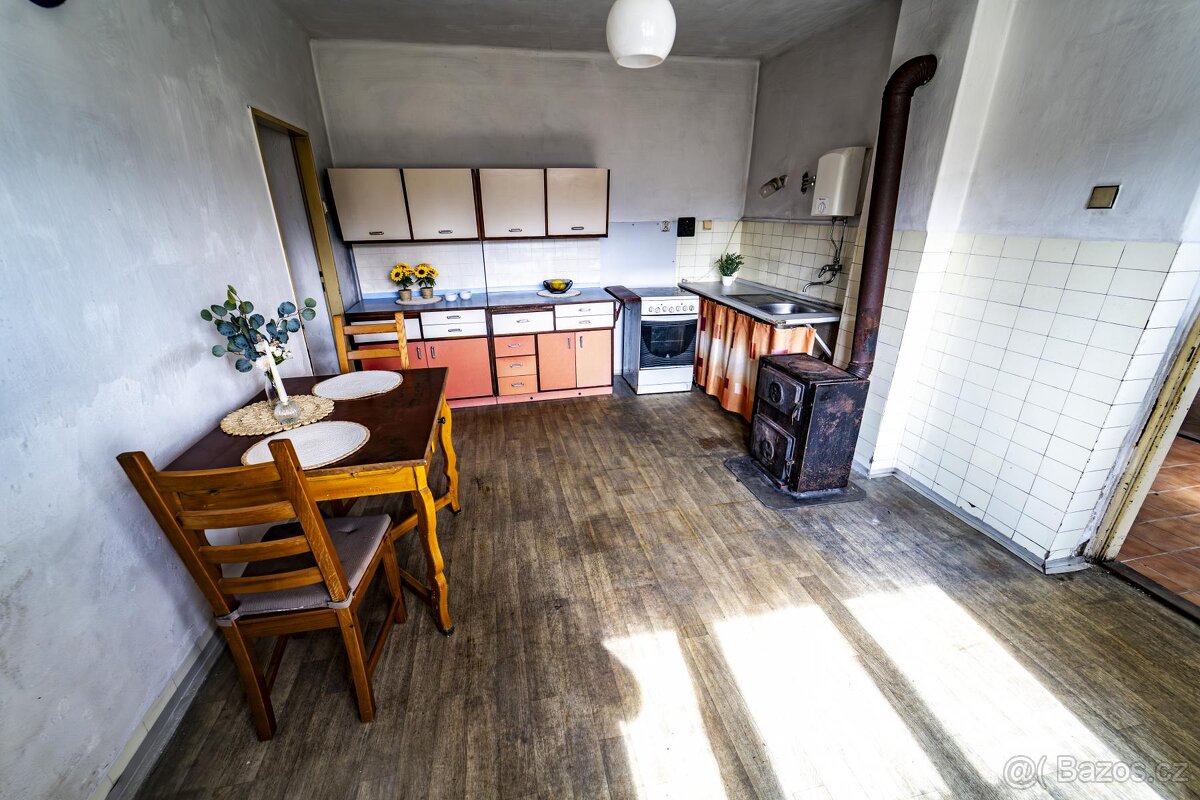 Sovínky, prodej rodinného domu 110 m2 se třemi garážemi - 11