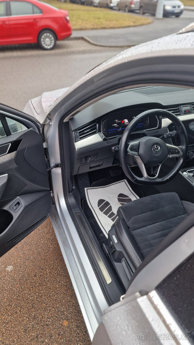 Volkswagen Passat - 11