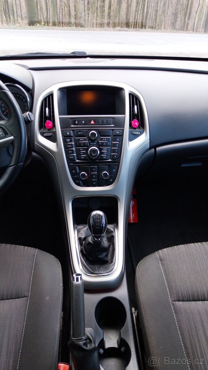 Opel Astra J 1.3TDCi - 11