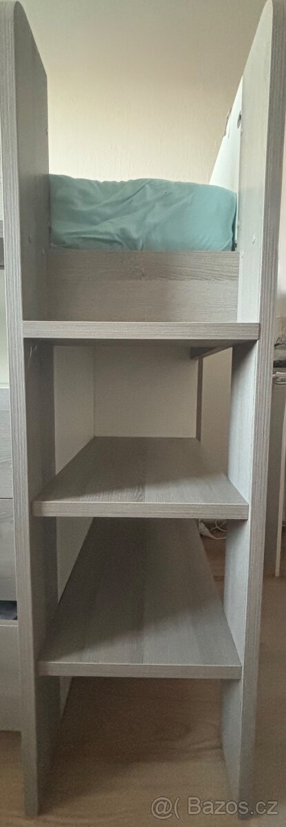 Vyvýšená postel se stolem - 11