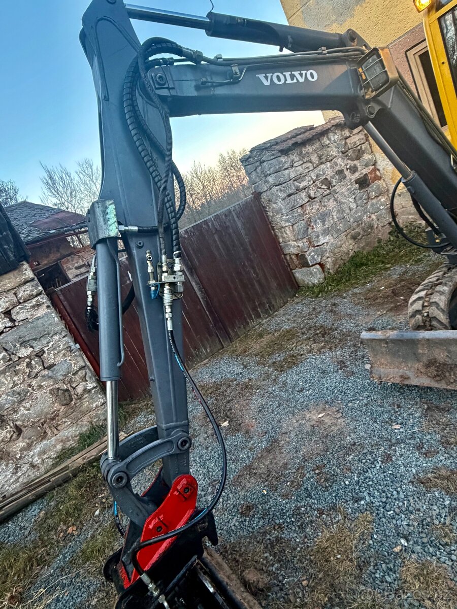 Minibagr Volvo EC25 - 11