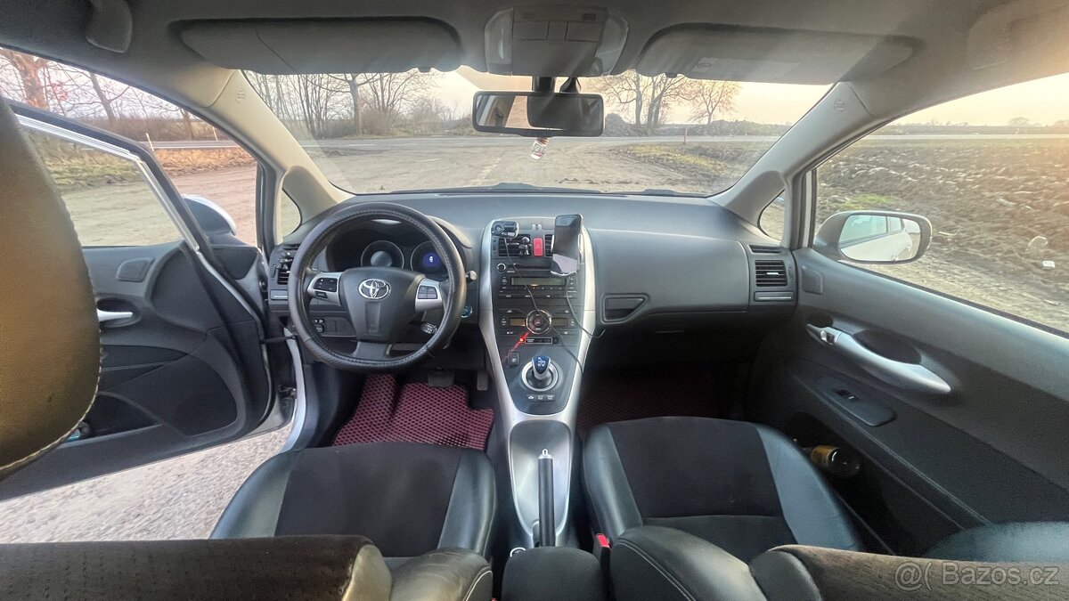 Toyota Auris Hybrid 1.8 Automat - 11