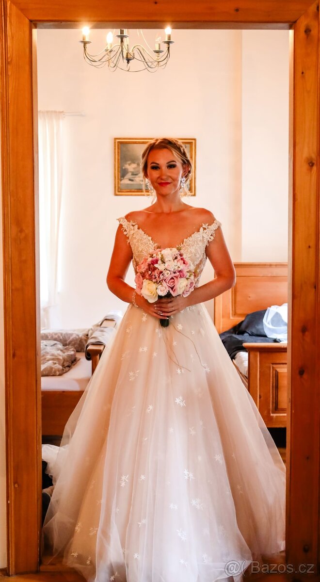 Prodám svatební šaty cena dohodou - 11