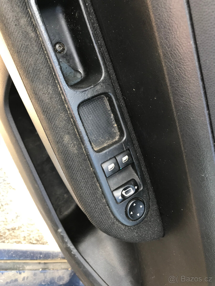 Peugeot 307 1,6i 2003 - díly - 11