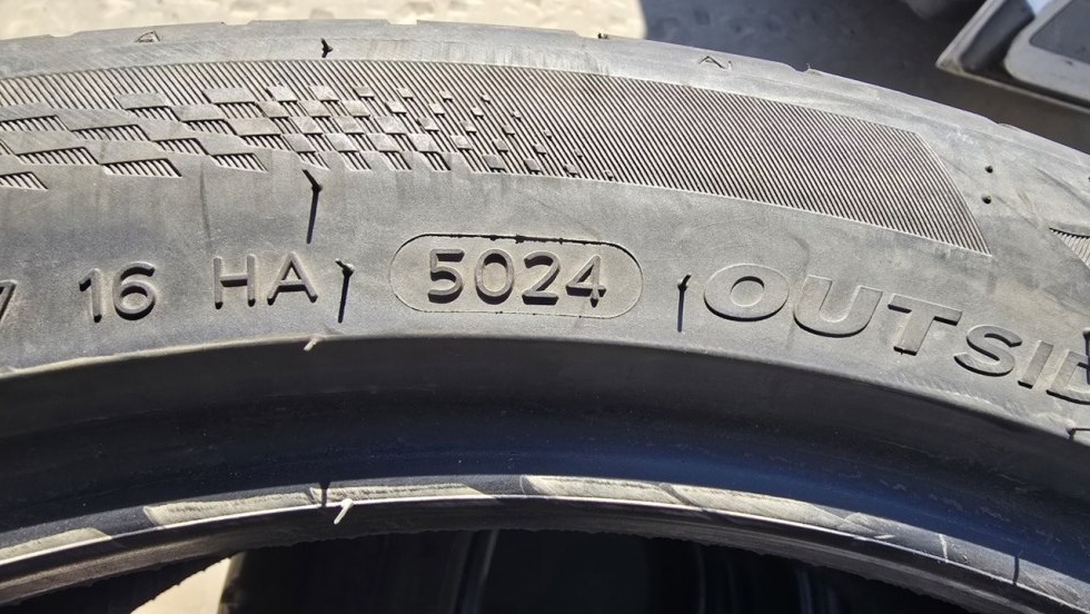Letní pneu 235/40/19 Hankook - 11