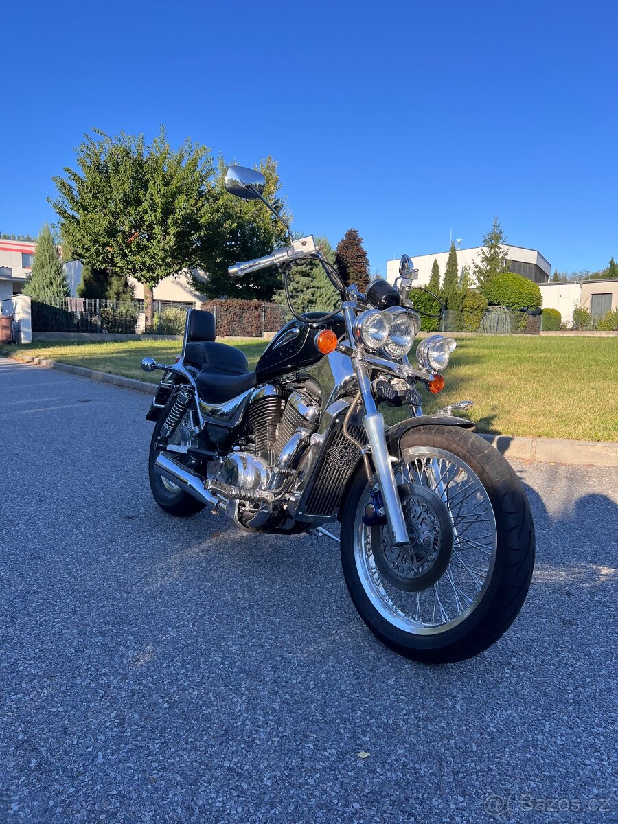 Suzuki VS800GL Intruder - 11