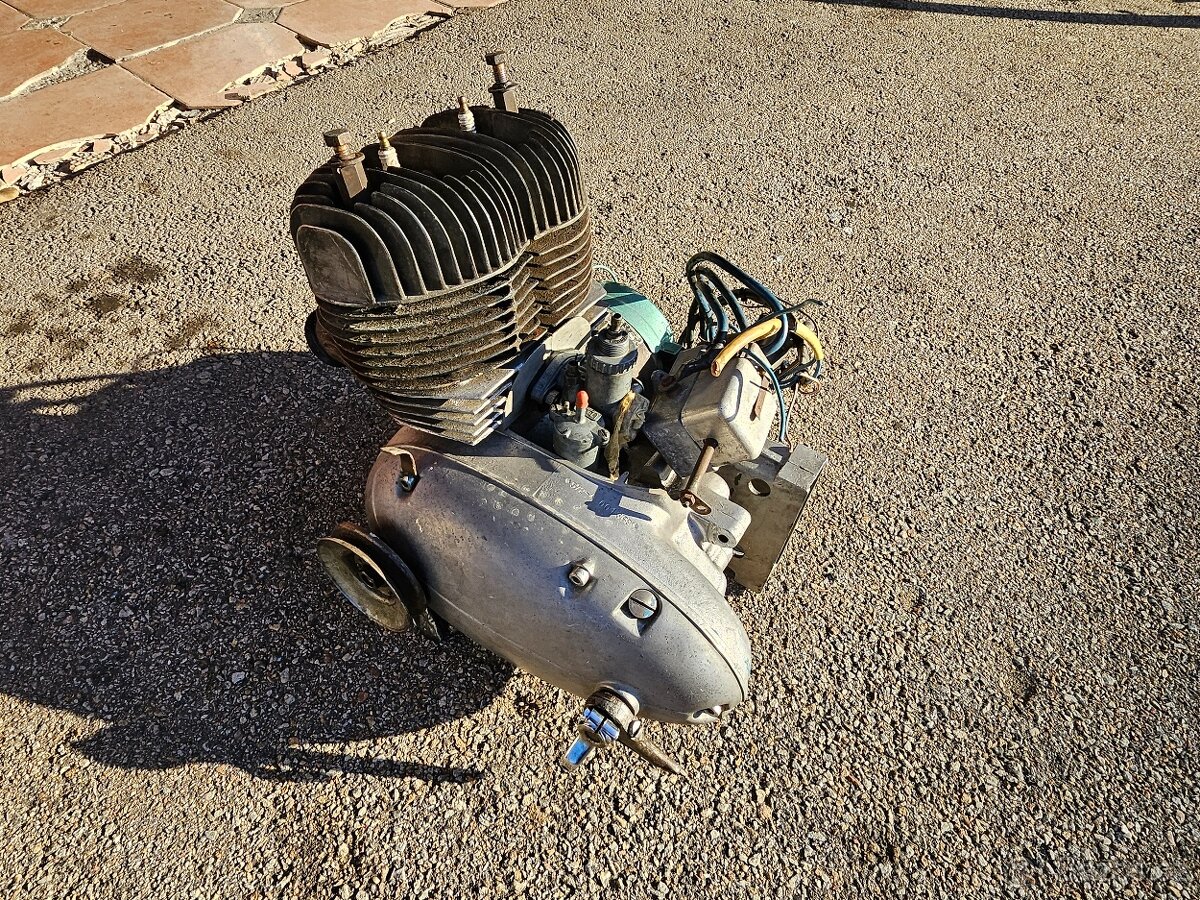 Prodám motor Velorex typ 572/350 - 11