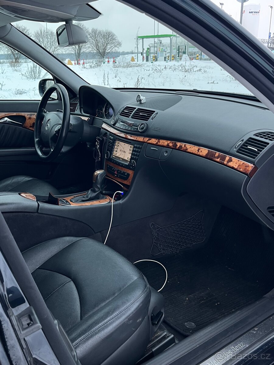 Mercedes-Benz W211 - 11