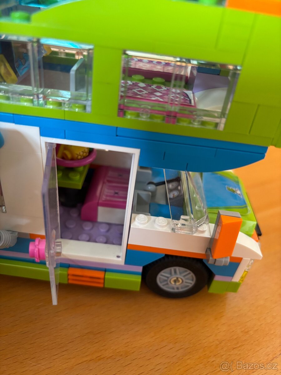Lego Friends Mia a její karavan 41339 - 11
