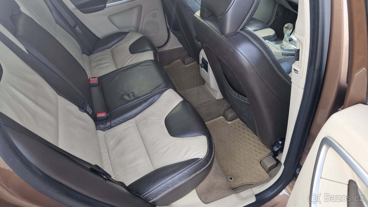 Volvo XC60 2,4D 120kW kůže - 11