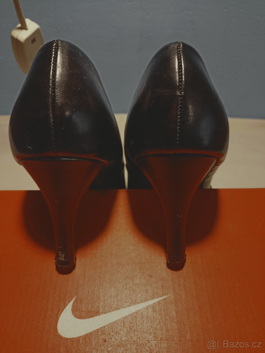 dámské černé lodičky - 11