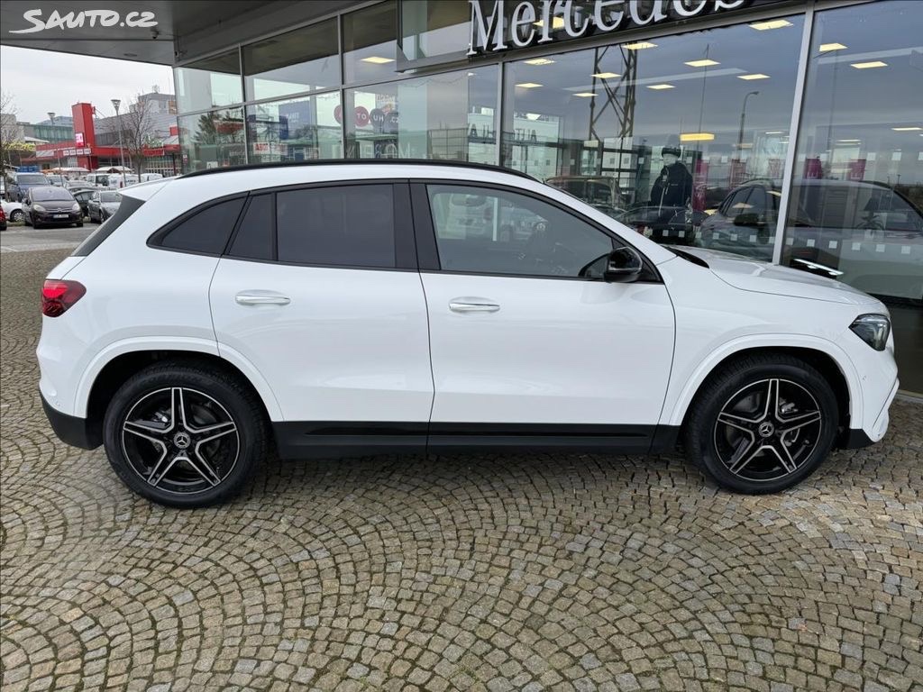 Mercedes-Benz GLA - 11