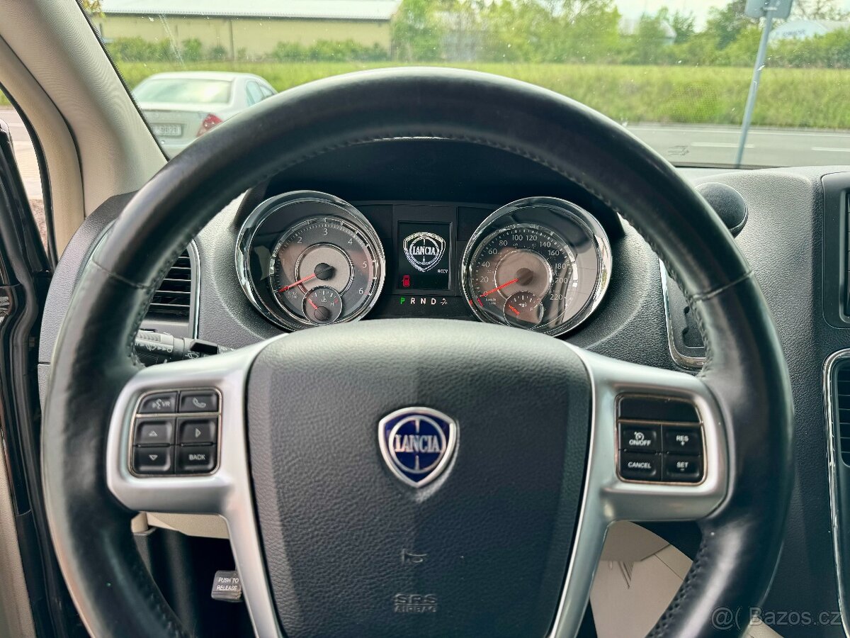 LANCIA VOYAGER 2.8CRD GOLD STOWnGO 7 míst - 11