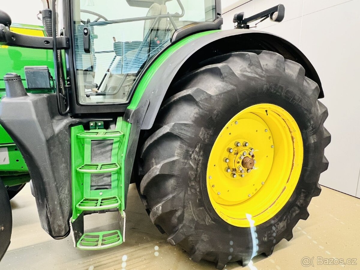 Prodám kolový traktor John Deere 6210R - 11