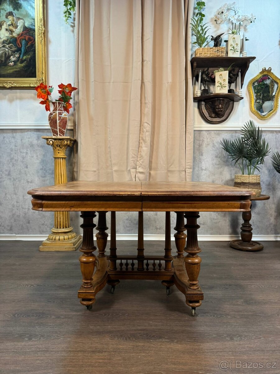 Starožitný jídelní stůl - 11