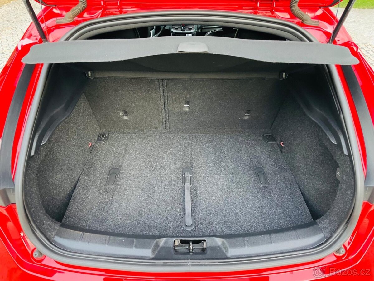 Volvo V40 1.6i T3 110KW MANUÁL R-DESIGN KAMERA SERVISKA - 11