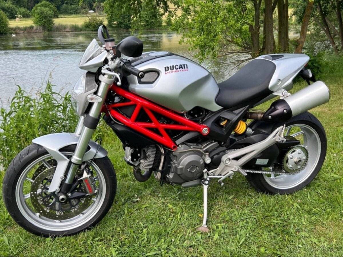 Prodám DUCATI MONSTER 1100 - 11