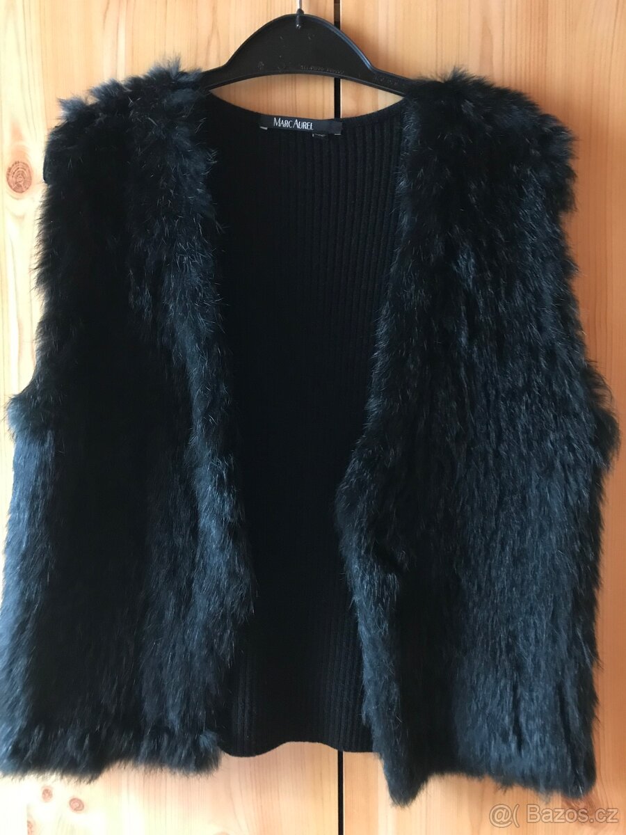 Svetry různých značek a střihů - 11