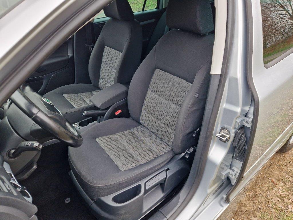 Škoda Octavia 2 1,6 TDI 77 KW, digi klima , vyhř.sed. - 11