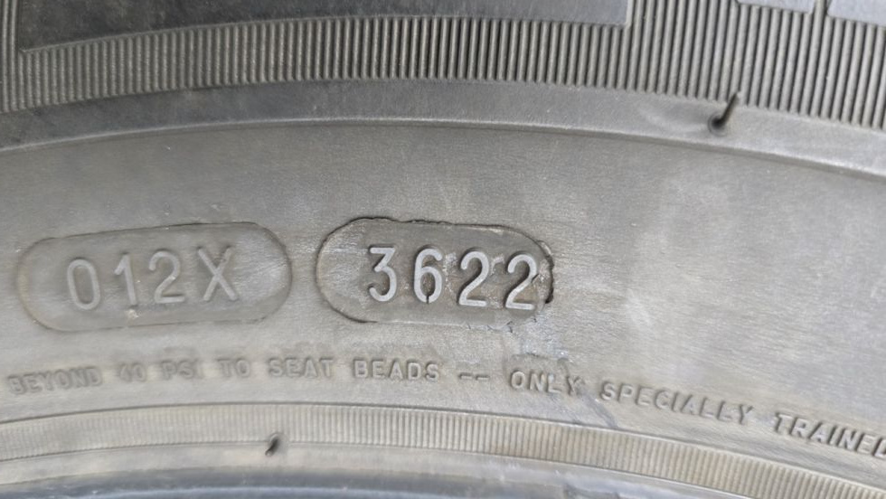 Zimní pneu 225/65/16c Michelin - 11