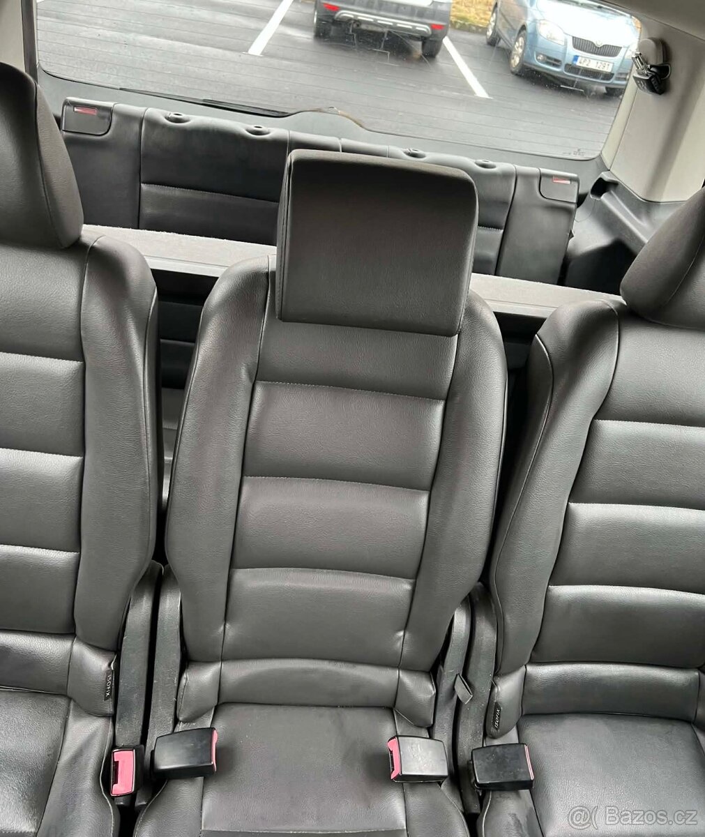 Volkswagen Touran - 11