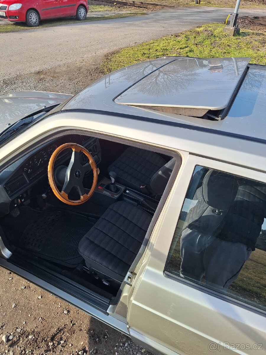 Mercedes 190E W201 - 11