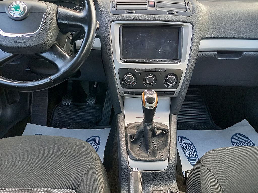 Škoda Octavia, 1.6TDi-klima-alu-výhřev-ČR - 11