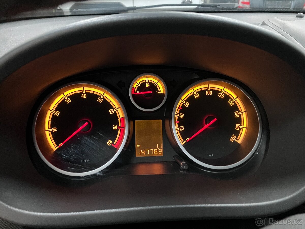 Opel Corsa, 1,2-4válec,klima - 11