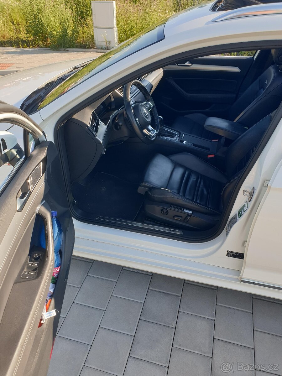 VW Passat Variant R-line 2,0 BiTDi 4x4 - 11