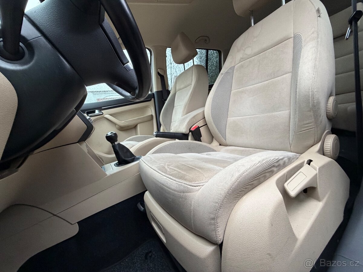 VW Touran 1.4TSi Highline (tažné-2011-rozvody) - 11