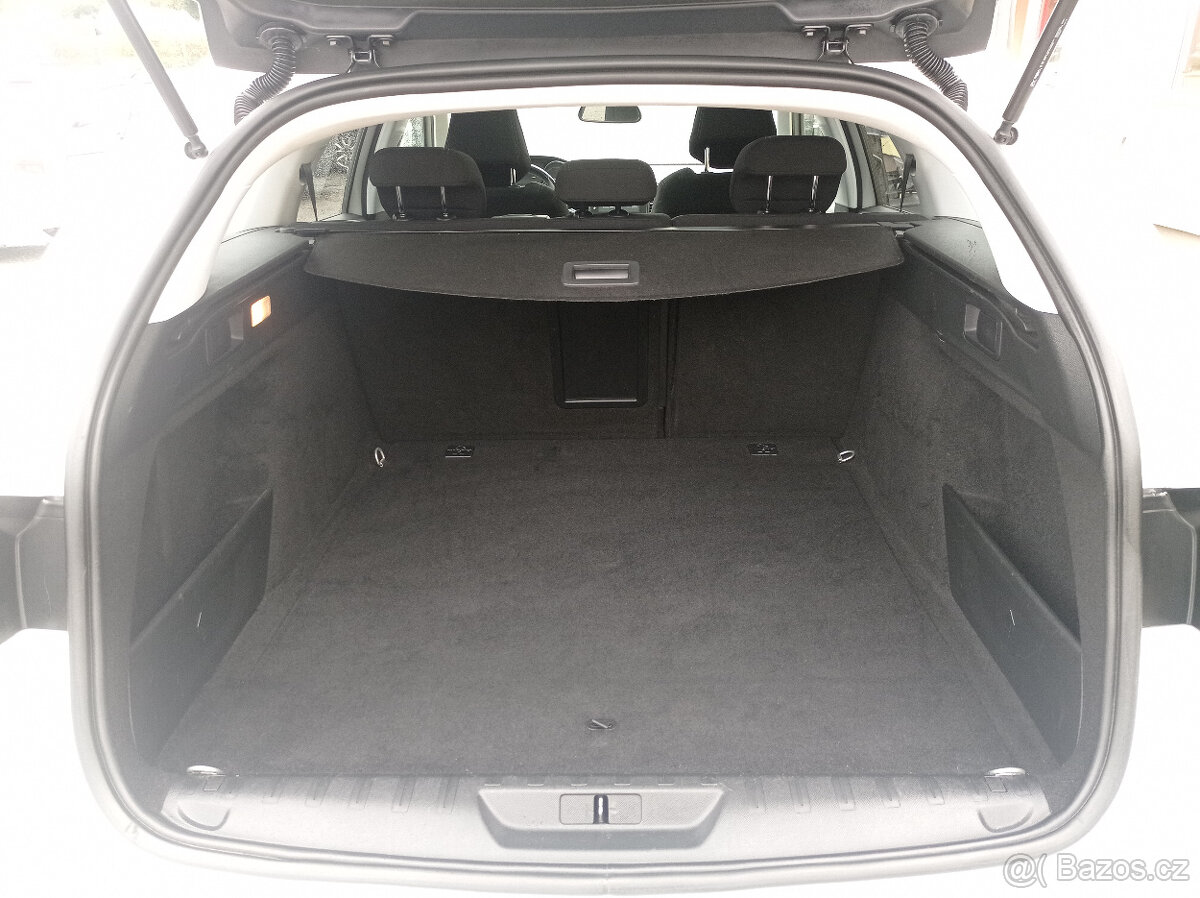 Peugeot 308 1.2i 96kW Navi/Panorama/1Maj - 11