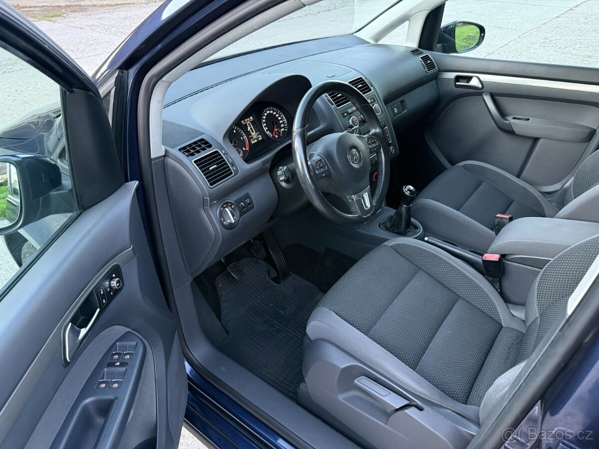 Volkswagen Touran 1,6 TDi HighLine - 11