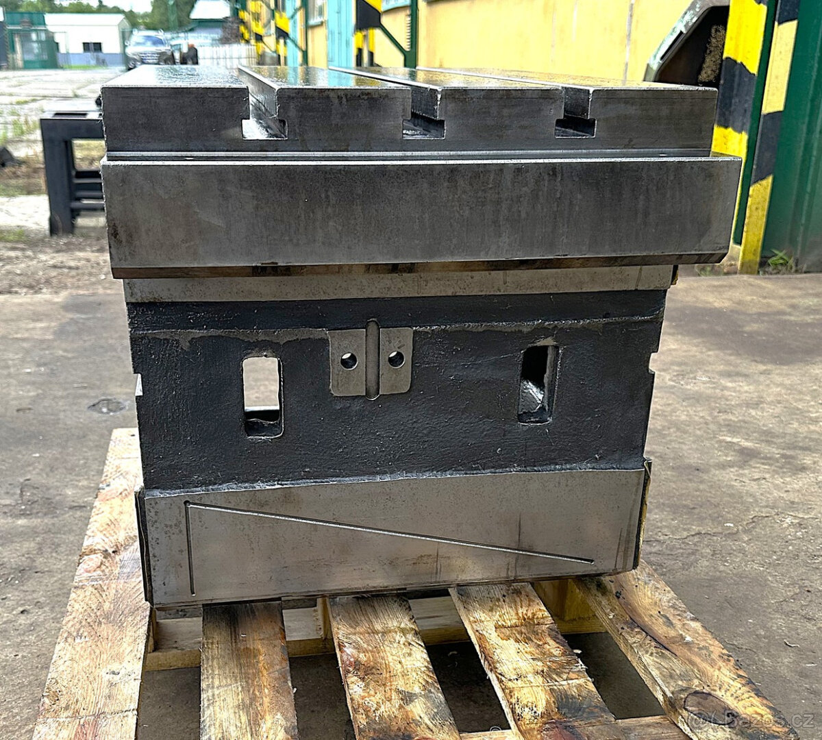 Kostka upínací s T-drážkami - 11