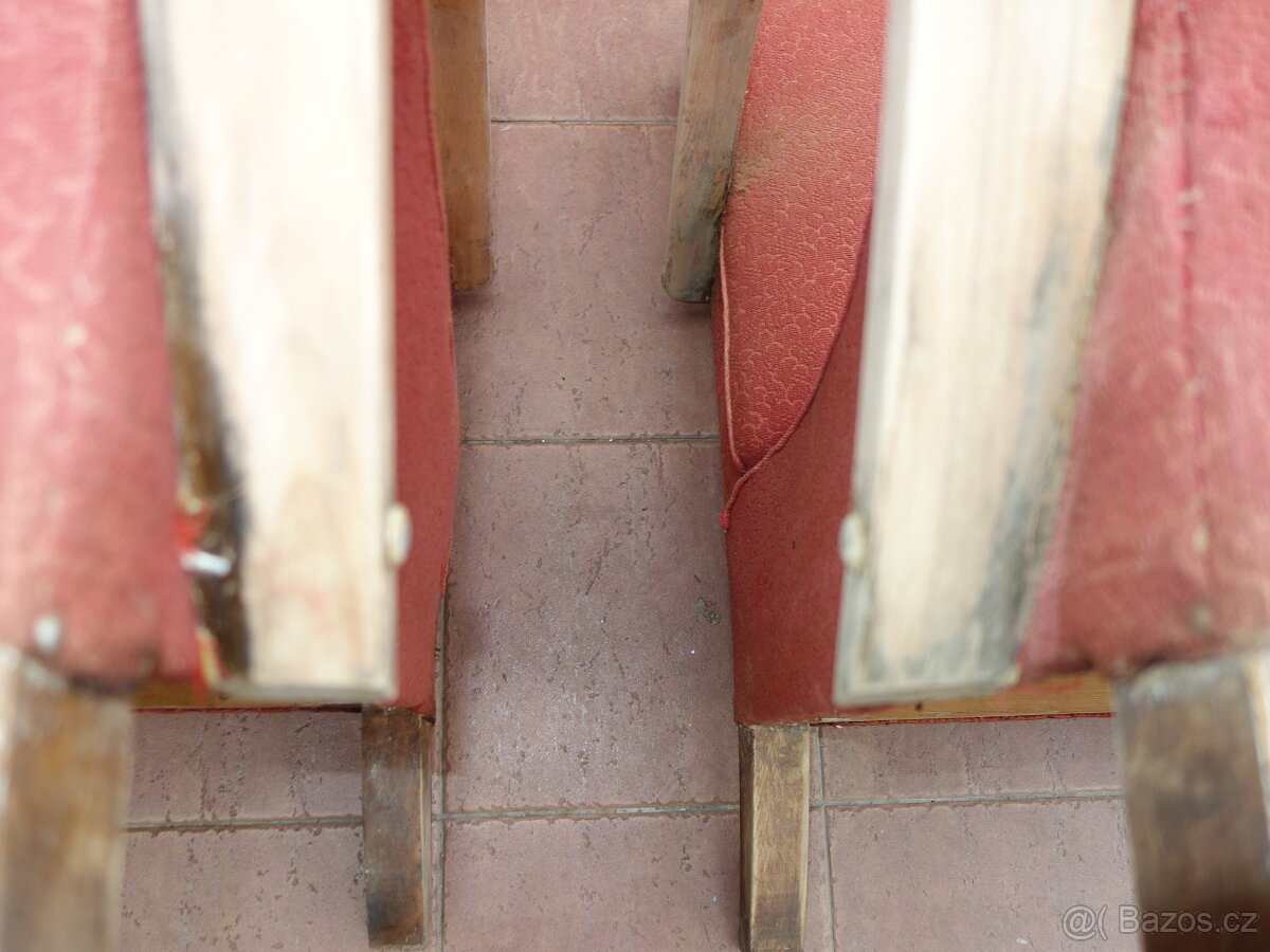 Dvě křesla Halabala červené, cena je za obě dohromady - 11