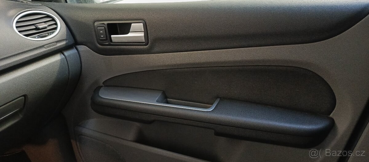 Ford Focus 1.6 16V Kombi GHIA - 11