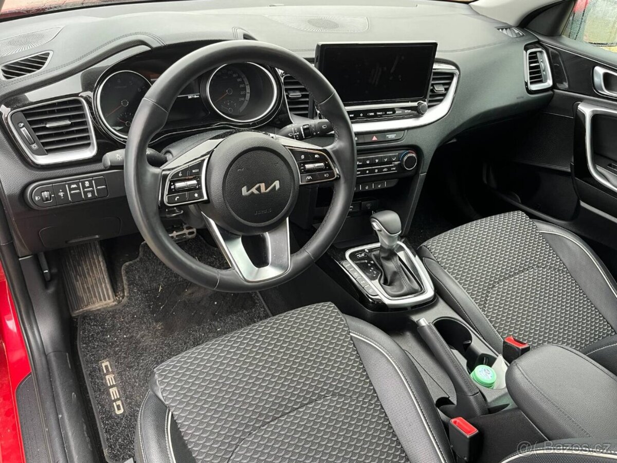 Kia Ceed SW 1.5 T-GDI - 11