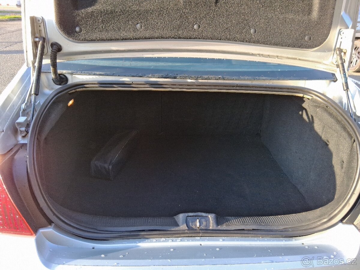 Peugeot 407 sedan 2.0 HDi (100 kW) - 11