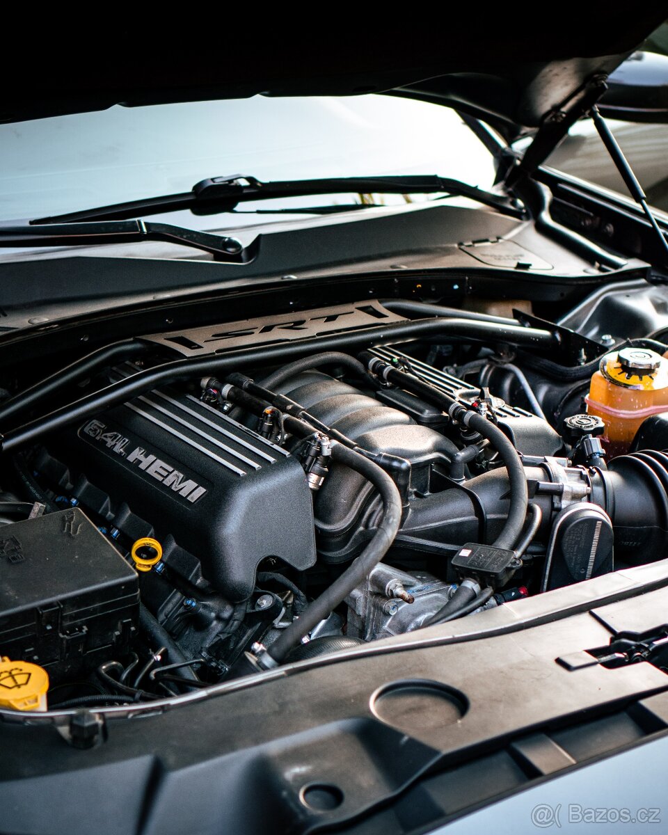 Dodge Charger 6,4 V8 HEMI SRT8 - 11